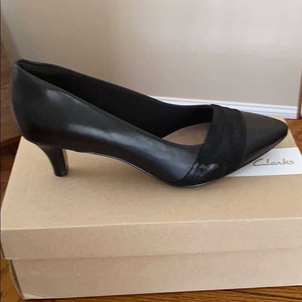 New Black Pumps